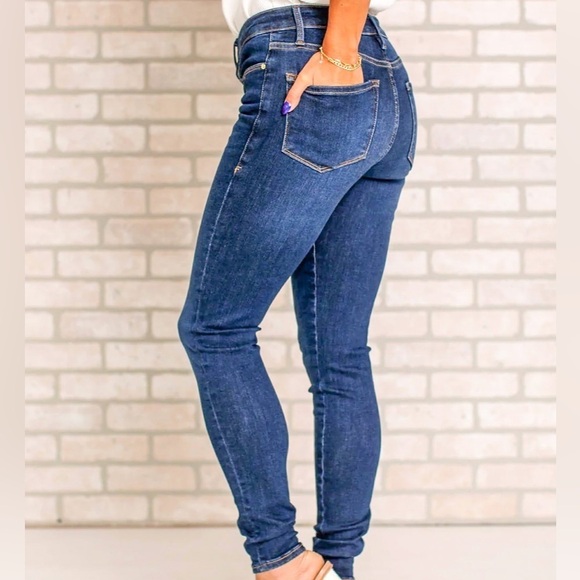 Frame Le One Skinny Mid Ride Jeans, Size 2 - Picture 2 of 15